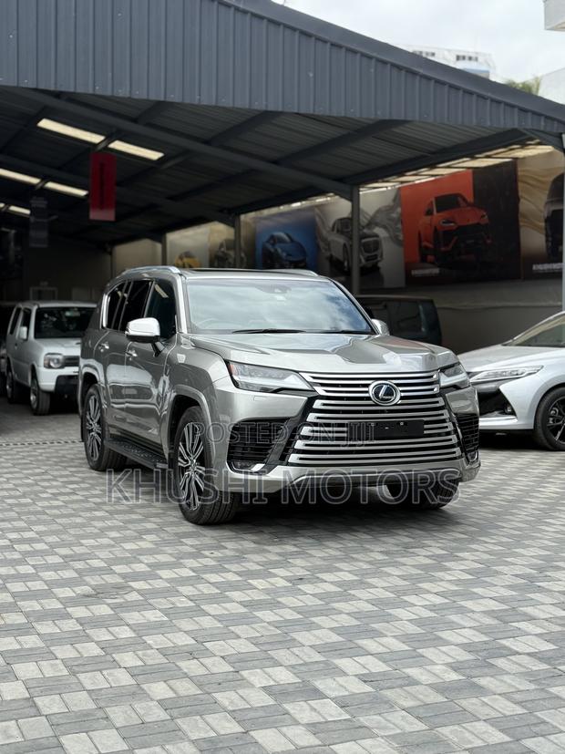 Lexus LX 2022