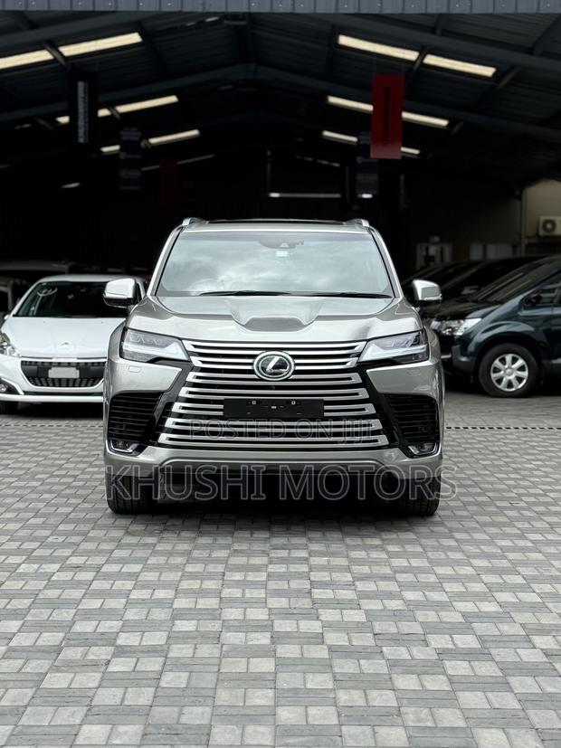 Lexus LX 2022