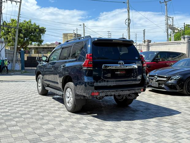 Toyota Land Cruiser Prado 2018 Blue