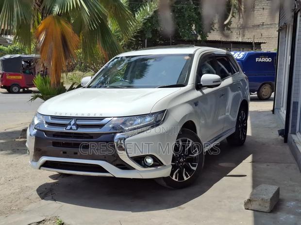 Mitsubishi Outlander 2019 White
