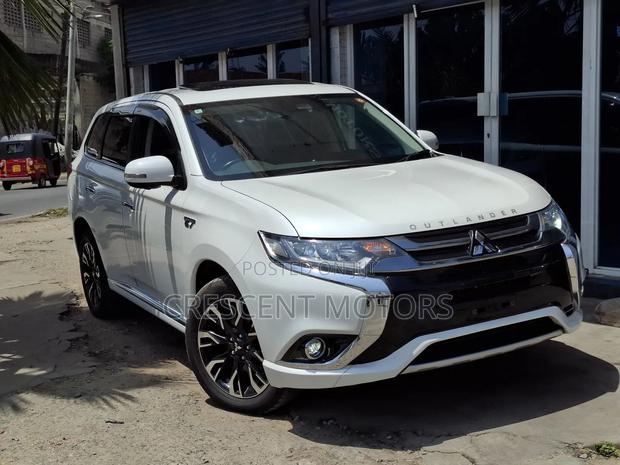 Mitsubishi Outlander 2019 White