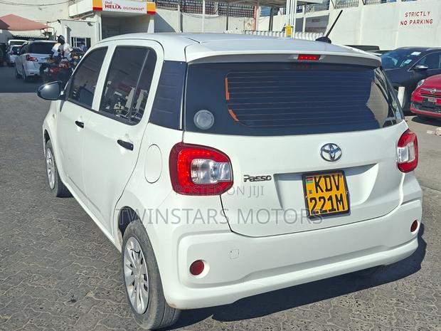 Toyota Passo 1.0 AWD 2018 White