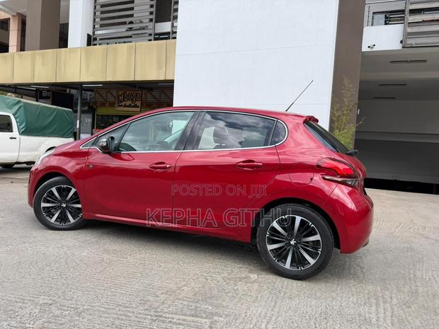 Peugeot 208 2018 Red