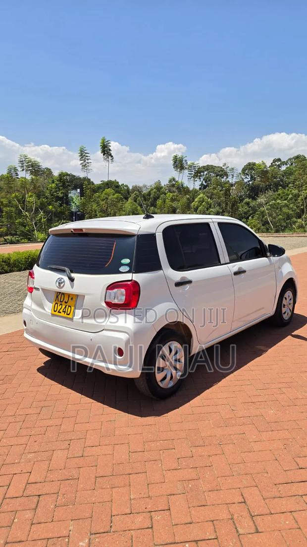 Toyota Passo 2016 White