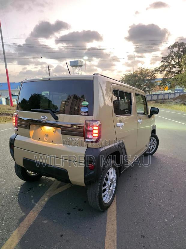 Car 2020 Gold