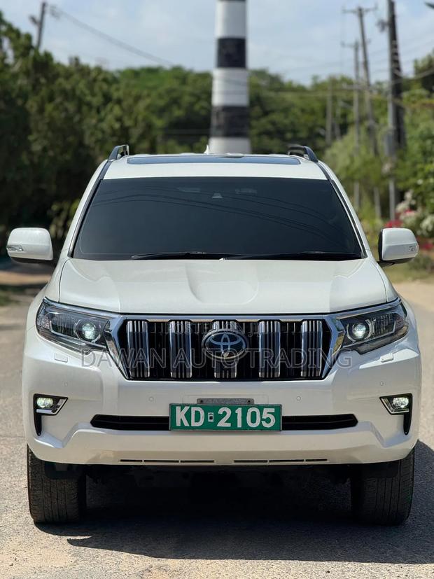 Toyota Land Cruiser Prado 2.8 2023 White