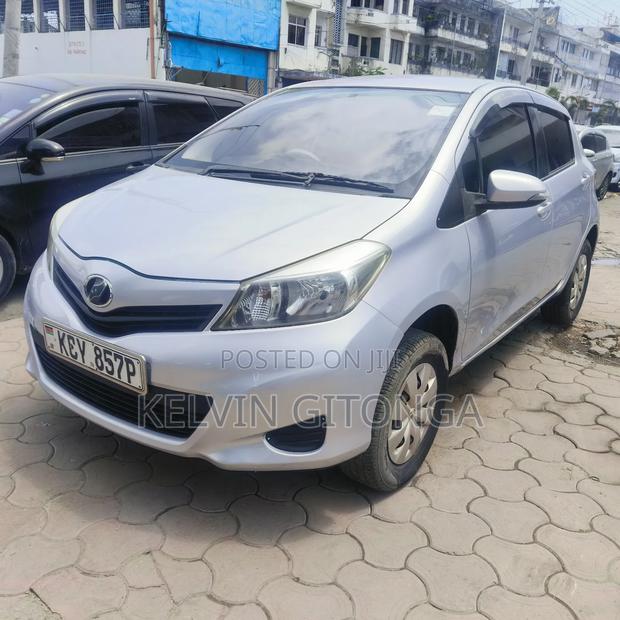 Toyota Vitz 2012 Silver