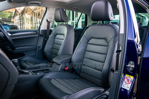 Volkswagen Golf 2018 Blue