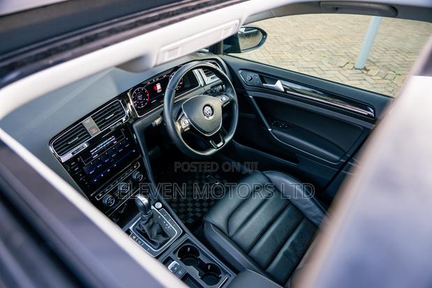 Volkswagen Golf 2018 Blue
