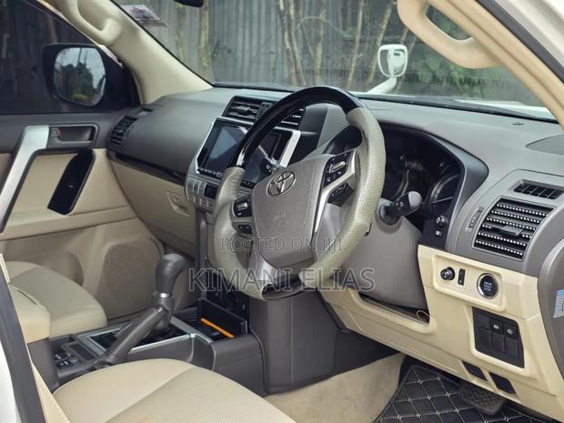 Toyota Land Cruiser Prado 2.7 2019 White