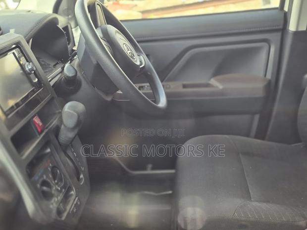 Toyota Roomy 1.0 FWD 2019 White