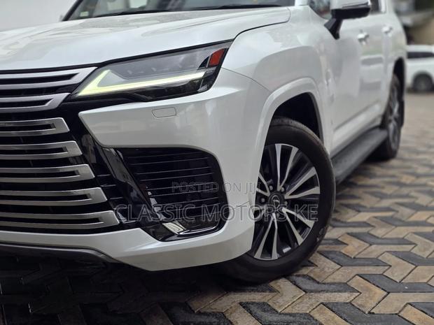 Lexus LX 600 2024 White