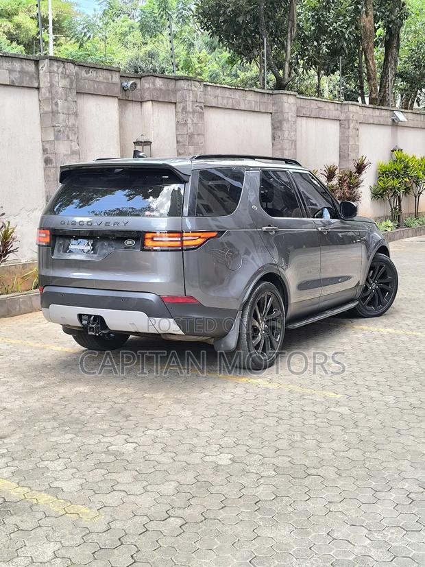 Land Rover Discovery HSE 4x4 2018 Gray