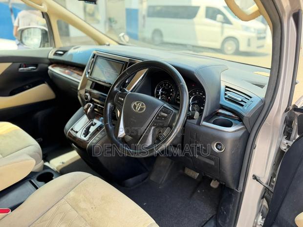 Toyota Alphard 2019 Gold