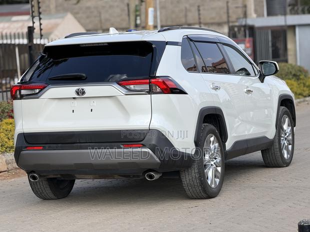 Toyota RAV4 Adventure 2019 White