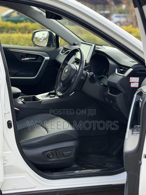 Toyota RAV4 Adventure 2019 White