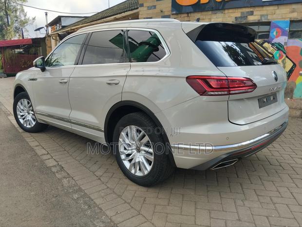 Volkswagen Touareg 2021 Beige
