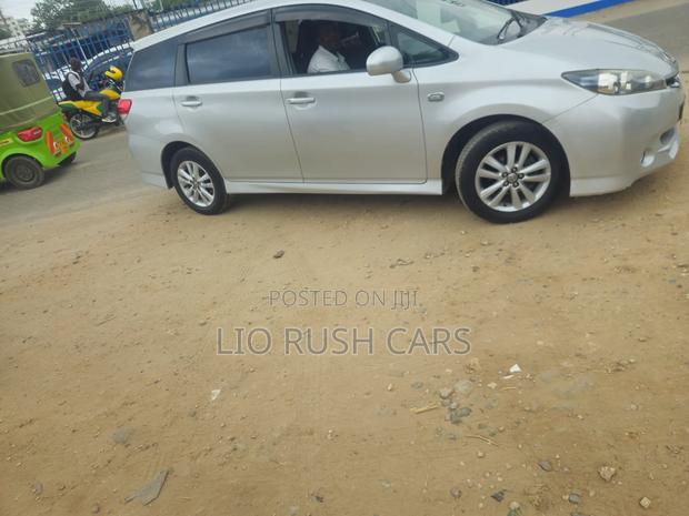 Toyota Wish 2011 Silver