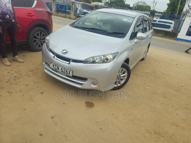 Toyota Wish 2011 Silver