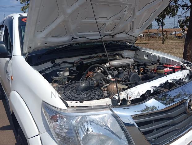 Toyota Hilux 2015 White