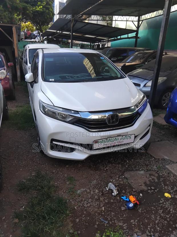 Honda Fit Shuttle 1.5 Hybrid 4WD 2018 Pearl