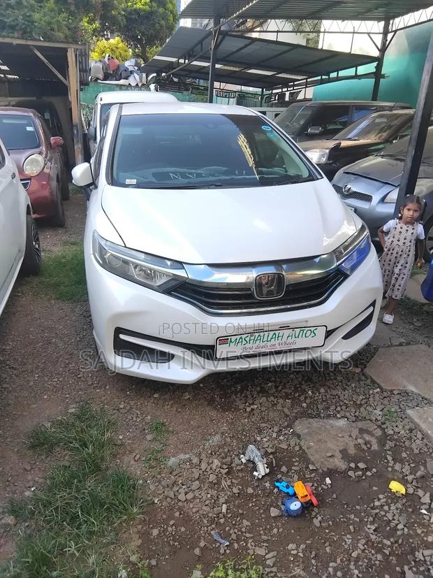 Honda Fit Shuttle 1.5 Hybrid 4WD 2018 Pearl