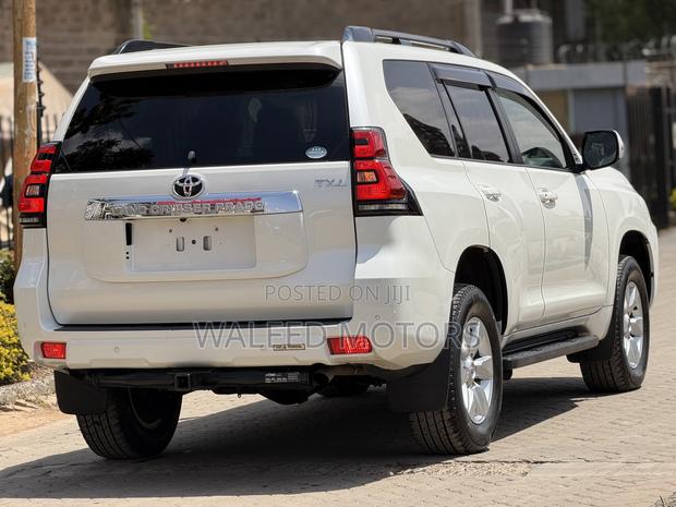 Toyota Land Cruiser Prado 2.7 2019 White
