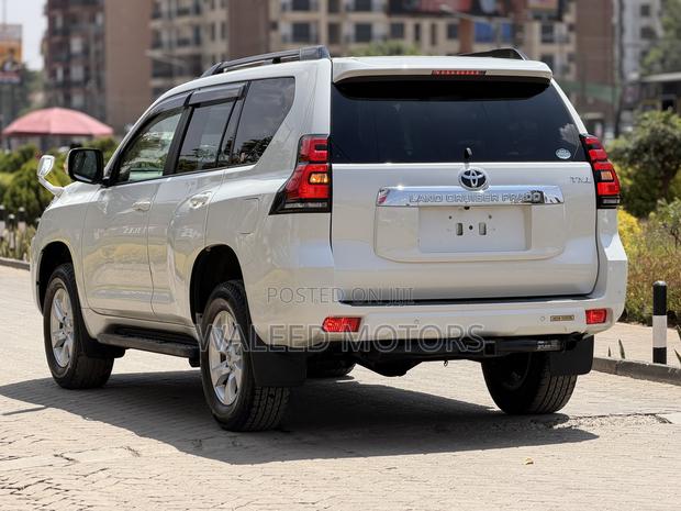 Toyota Land Cruiser Prado 2.7 2019 White