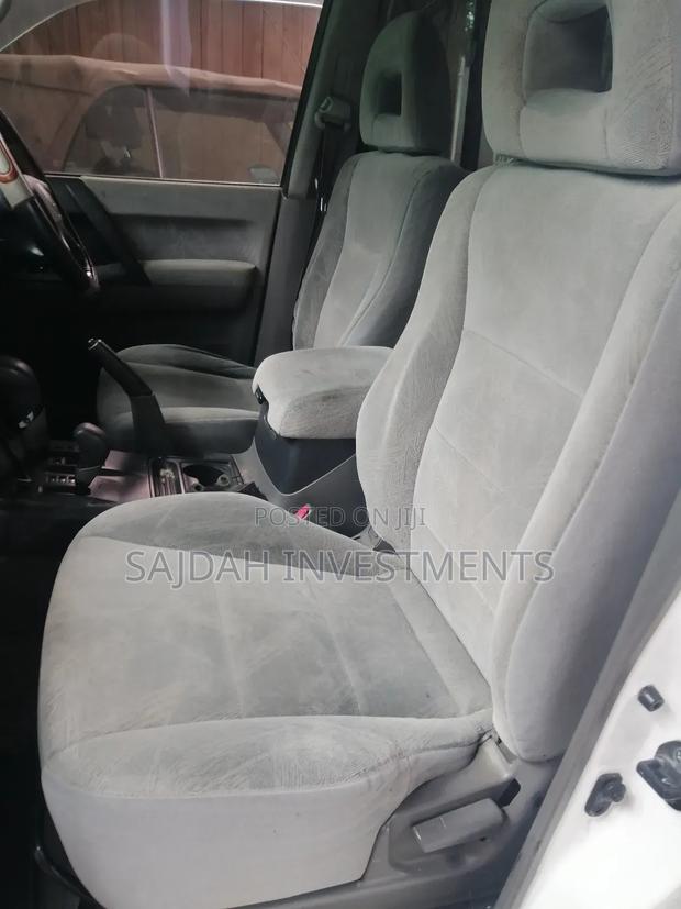 Mitsubishi Pajero 2001 White