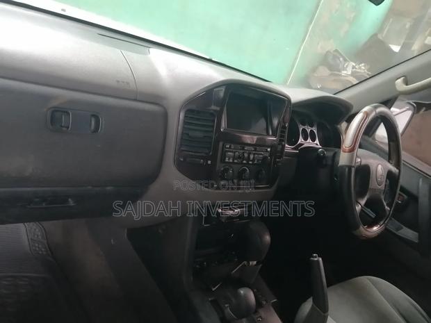 Mitsubishi Pajero 2001 White