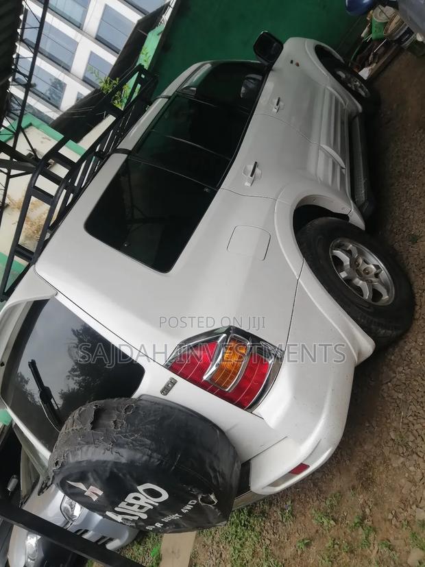 Mitsubishi Pajero 2001 White