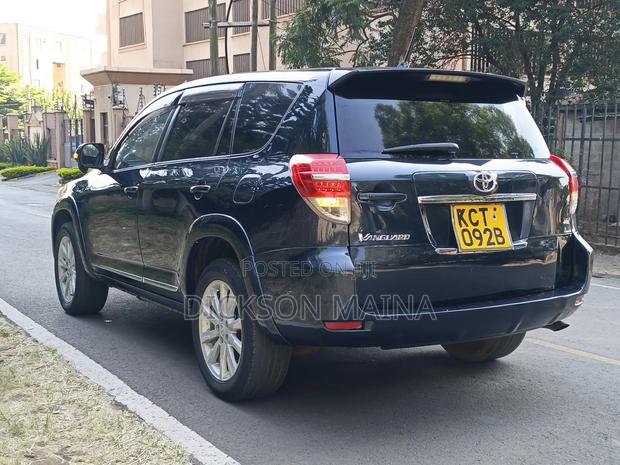 Toyota Vanguard 2010 Gray