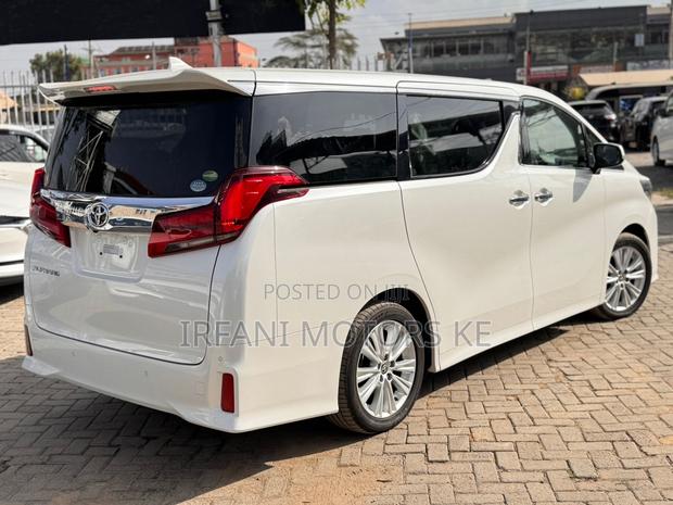 Toyota Alphard 2.5 Petrol FWD 2019 White