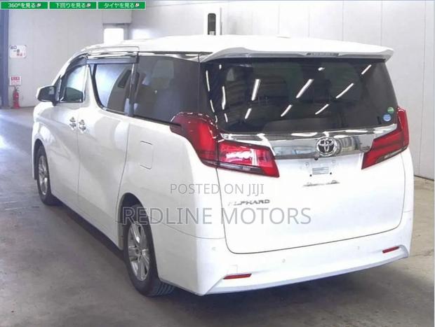 Toyota Alphard 2.5 Petrol AWD 2018 Pearl