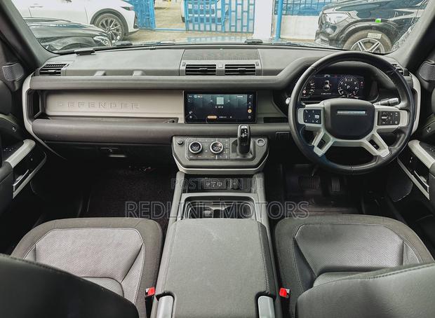 Land Rover Defender SE 2021 Green