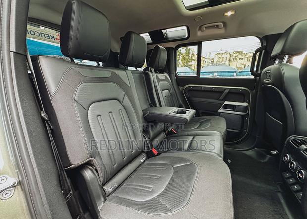 Land Rover Defender SE 2021 Green