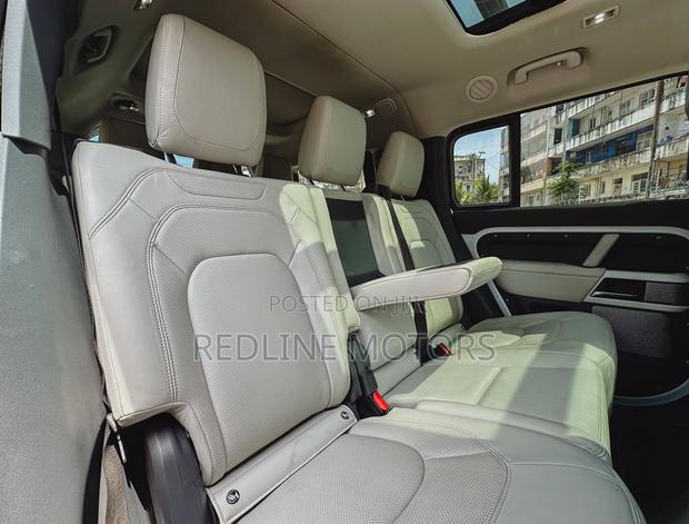 Land Rover Defender SE 2023 Off white