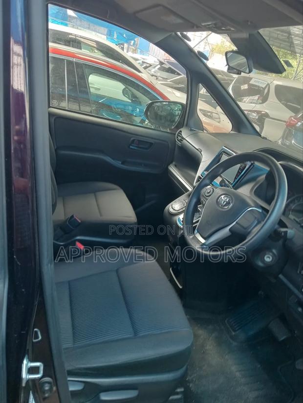 Toyota Noah 2019 Purple
