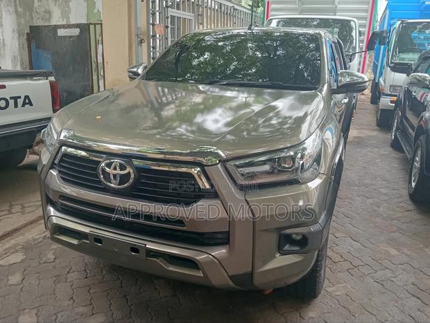 Toyota Hilux 2020 Gray