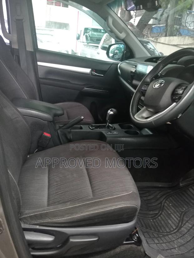 Toyota Hilux 2020 Gray