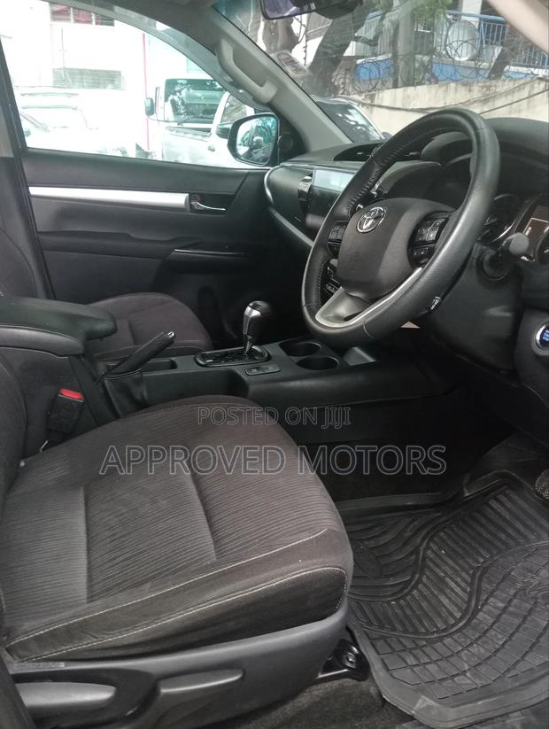 Toyota Hilux 2020 Gray