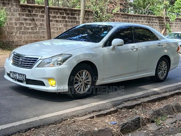 Toyota Crown 2012 White