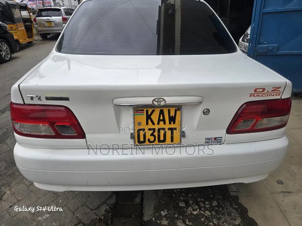 Toyota Carina 2001 White