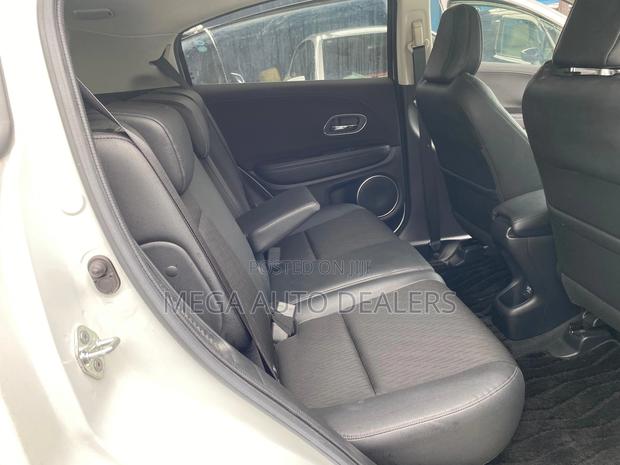 Honda Vezel 2018 White