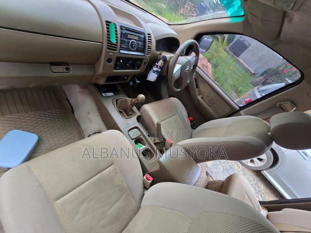 Nissan Navara 2004 Gold