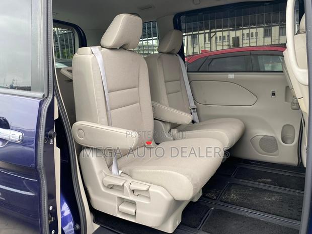Nissan Serena 2018 Blue