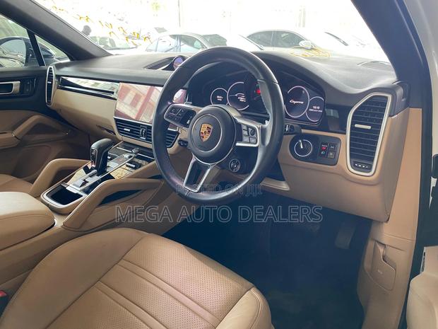 Porsche Cayenne 2020 White