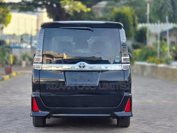 Toyota Voxy 2018 Black