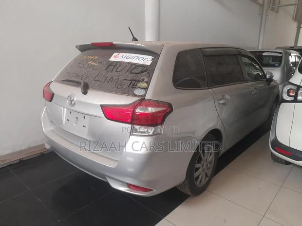 Toyota Corolla Fielder 2018 Silver