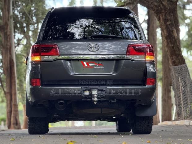 Toyota Land Cruiser 4.5 V8 VXR 2018 Gray